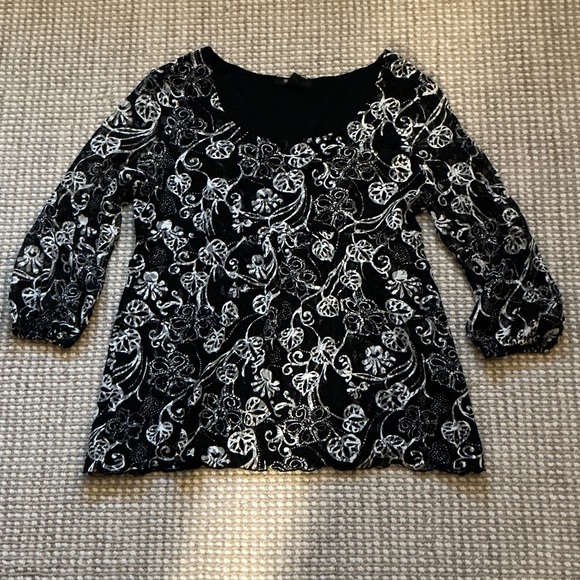 Ladies blouse - Picture 1 of 3